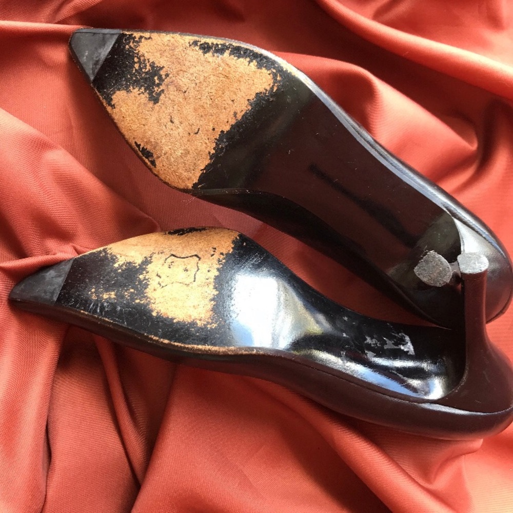 Stuart Weitzman Excellent Condition Classic Pumps - image 5